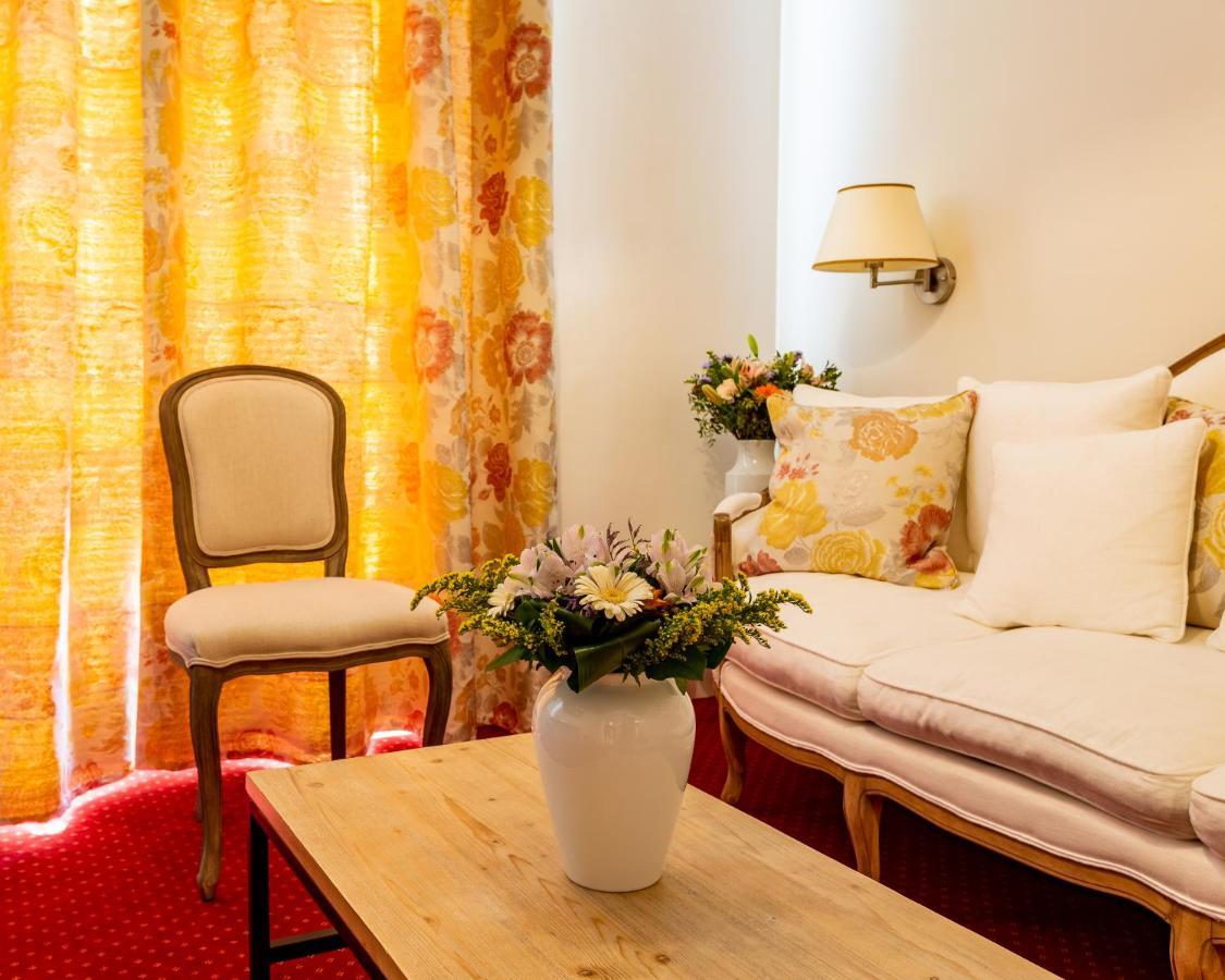 Hotel Restaurant Le Centenaire Les Eyzies Luaran gambar